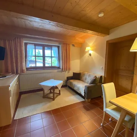 Gaestehaus Grauss 3* تيرسي