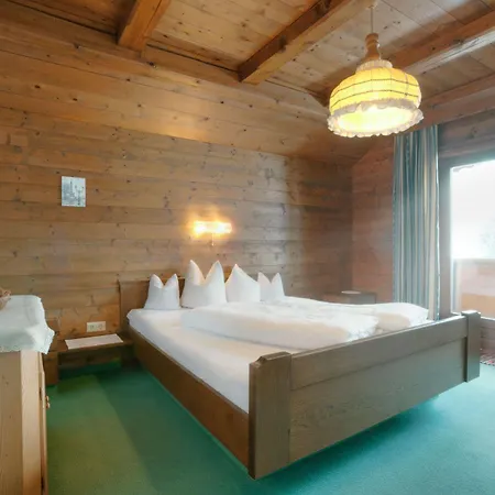 Gaestehaus Grauss Bed & Breakfast 3*